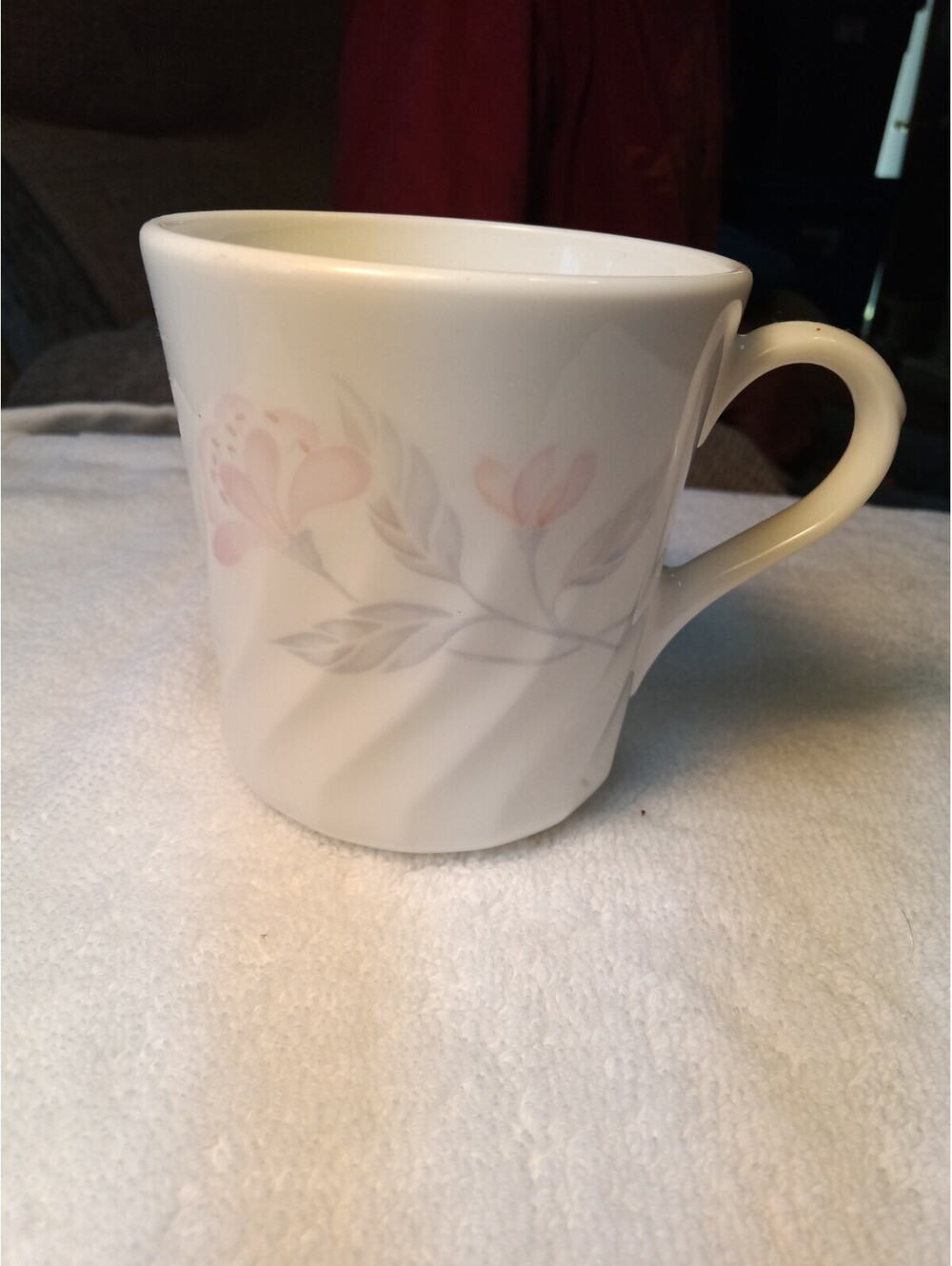 Corelle by Corning Pink Trio Swirl 9 oz. Coffee Mug Cup White Pink
